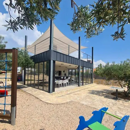 Adria Mobile Kamp alanı Pirovac
