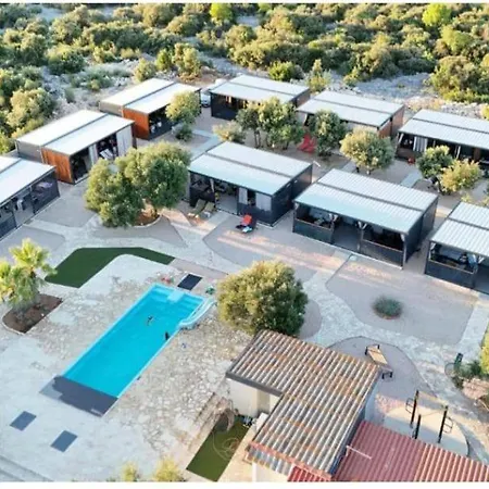 Adria Mobile Kamp alanı Pirovac