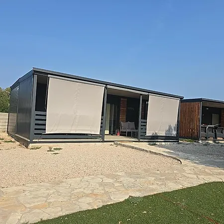 Adria Mobile キャンプ場 *